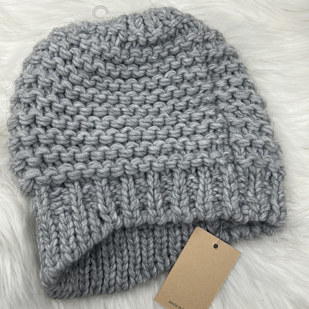 BETTINA GRAY & WHITE BOW KNIT HAT WOMEN’S OS - Picture 5 of 6